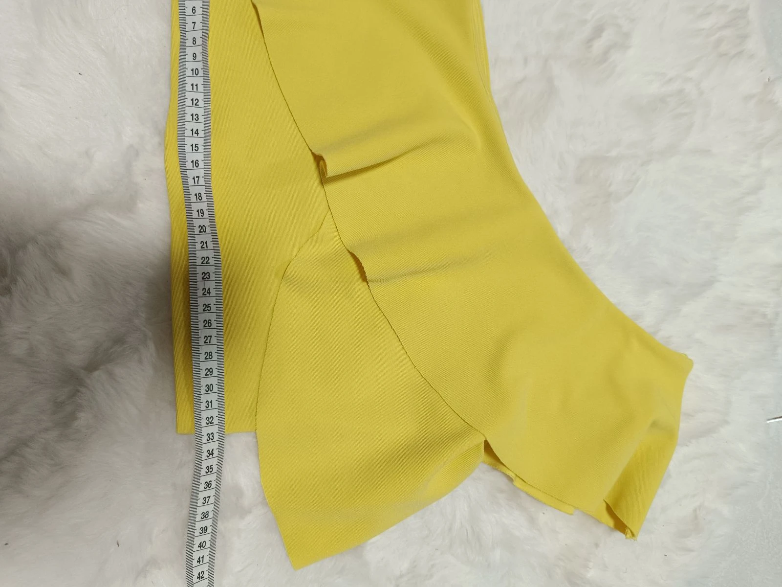 top asimétrico volante amarillo italia - top asymétrique volant jaune – photo 7